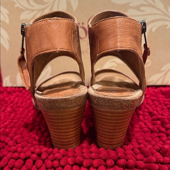 Sofft Tan Open-Toe Milan Heeled Sandals - Picture 3 of 6